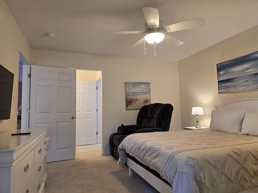 ensuite master bath entry