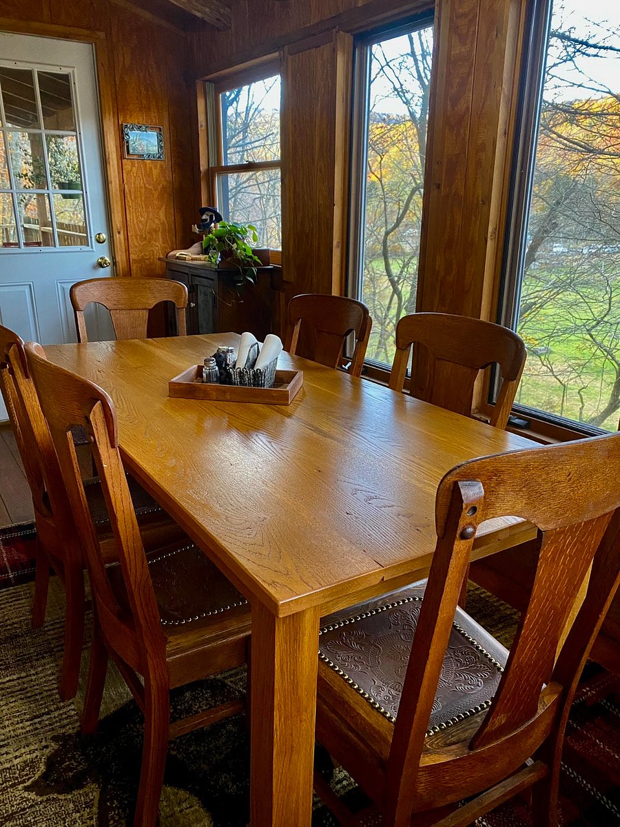 Dining room.