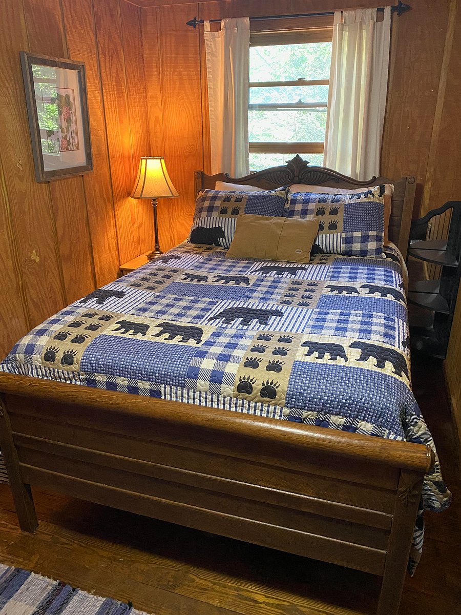 Upstairs bedroom. Full.