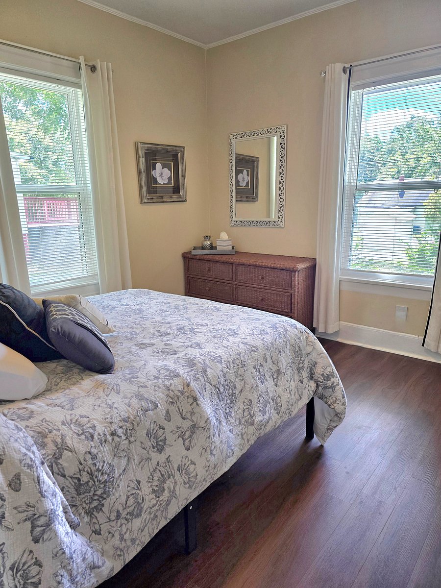 2nd Bedroom with Full size bed