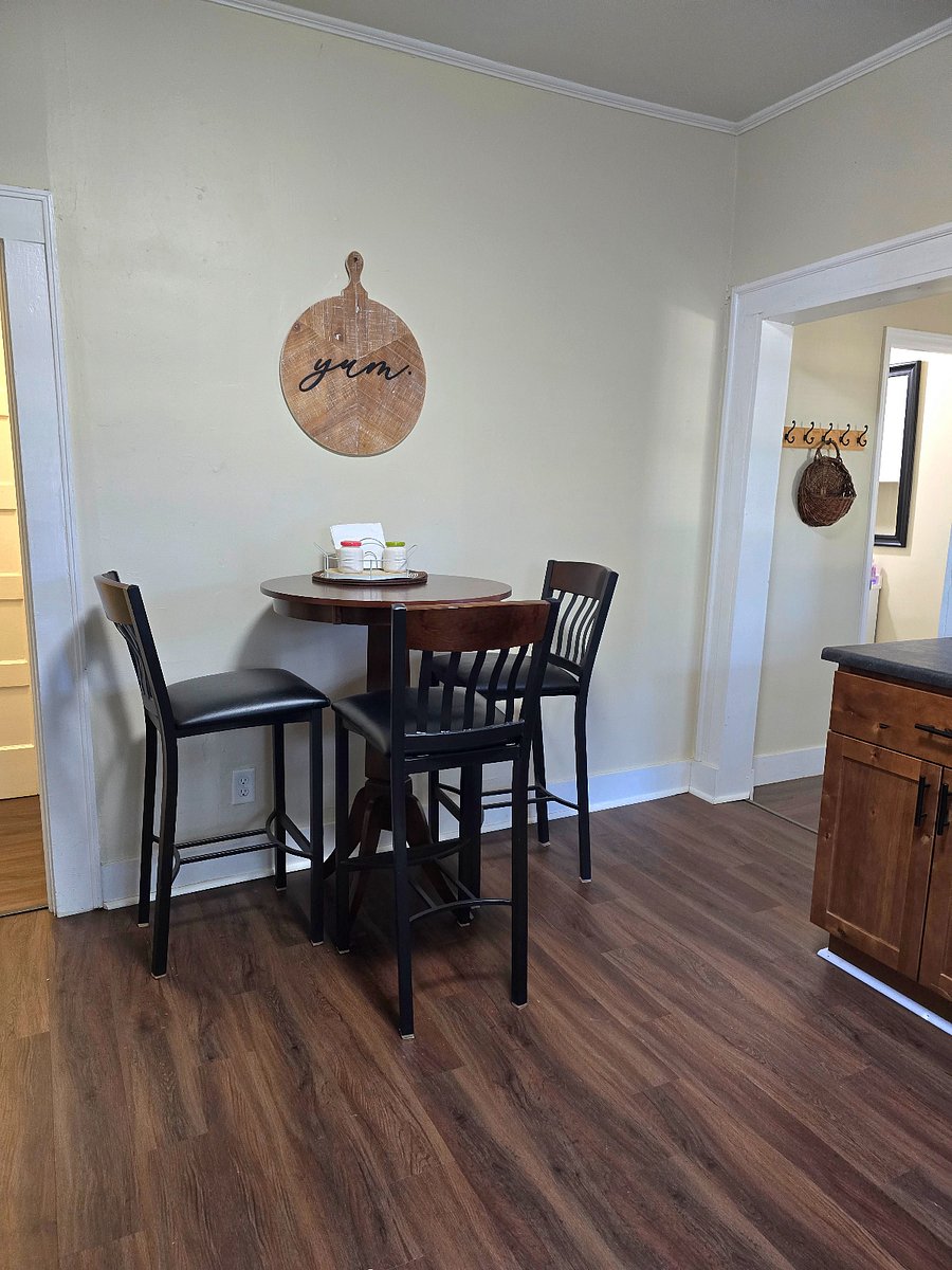 Eat in Kitchen area