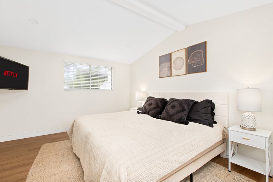 Third private bedroom  quiet setup for remote work