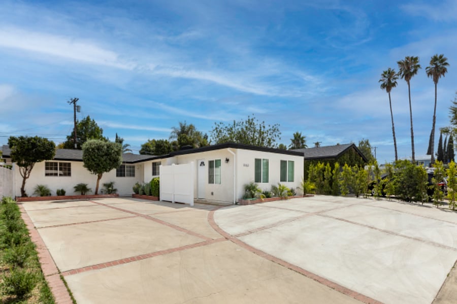 Large private driveway with plenty of parking (street parking)