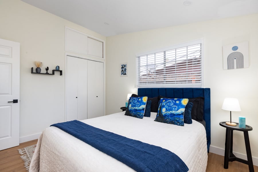 Queen bedroom with Smart TV, quiet space for mid-term rest