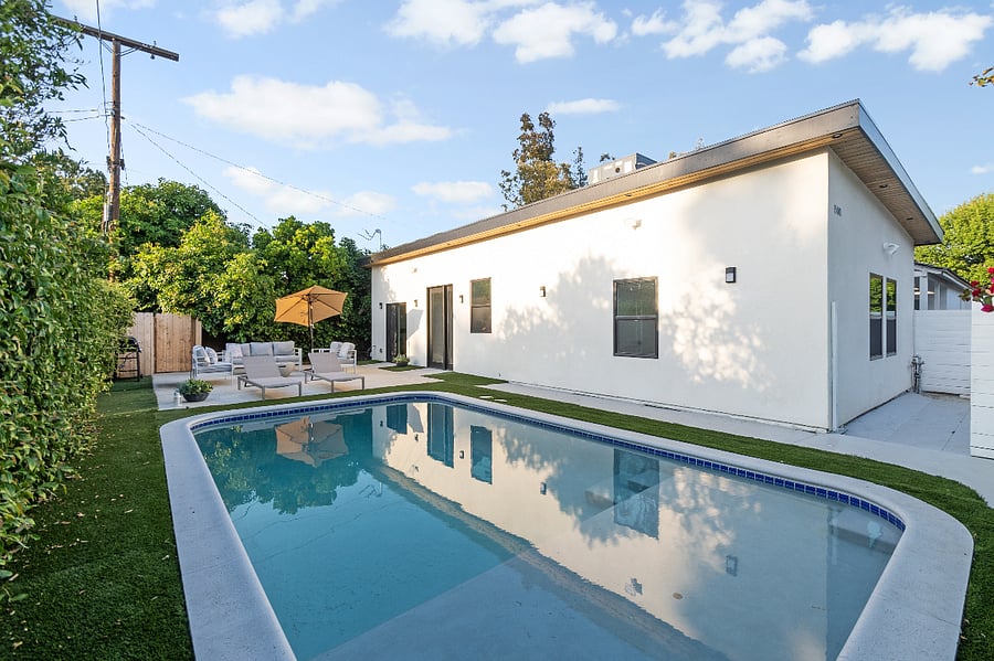 Private pool at furnished home ideal for mid-term housing