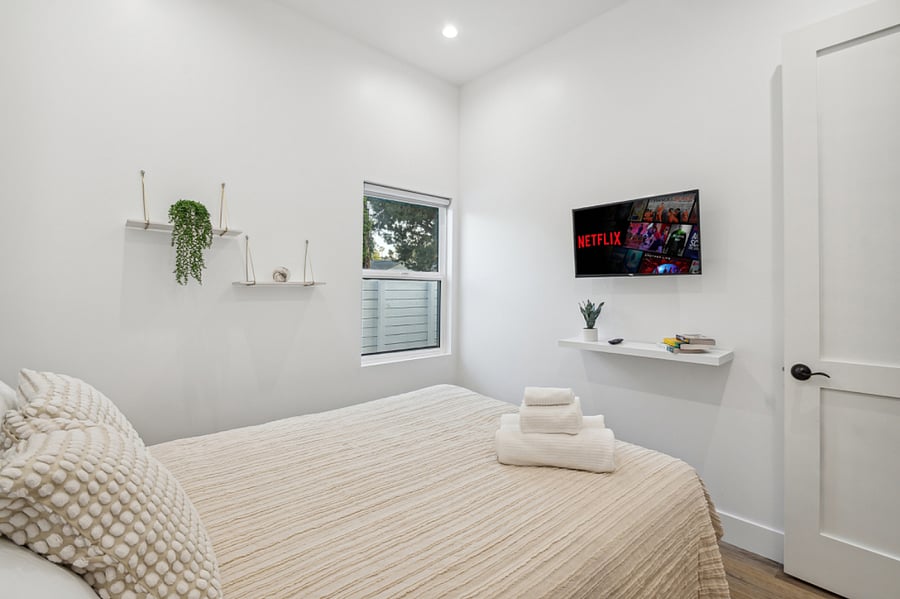 Quiet furnished bedroom with smart TV and workspace for 30+ day stays