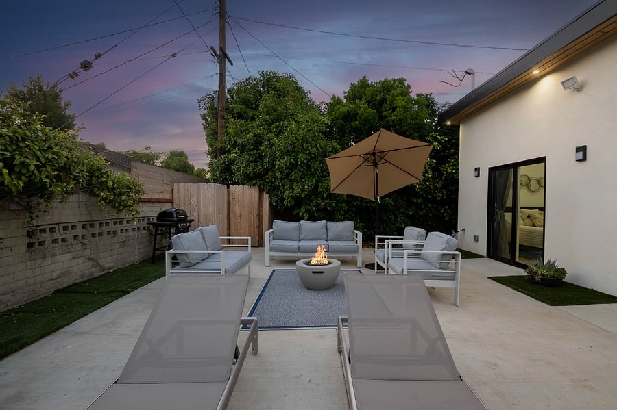 Comfortable outdoor living for mid-term guests