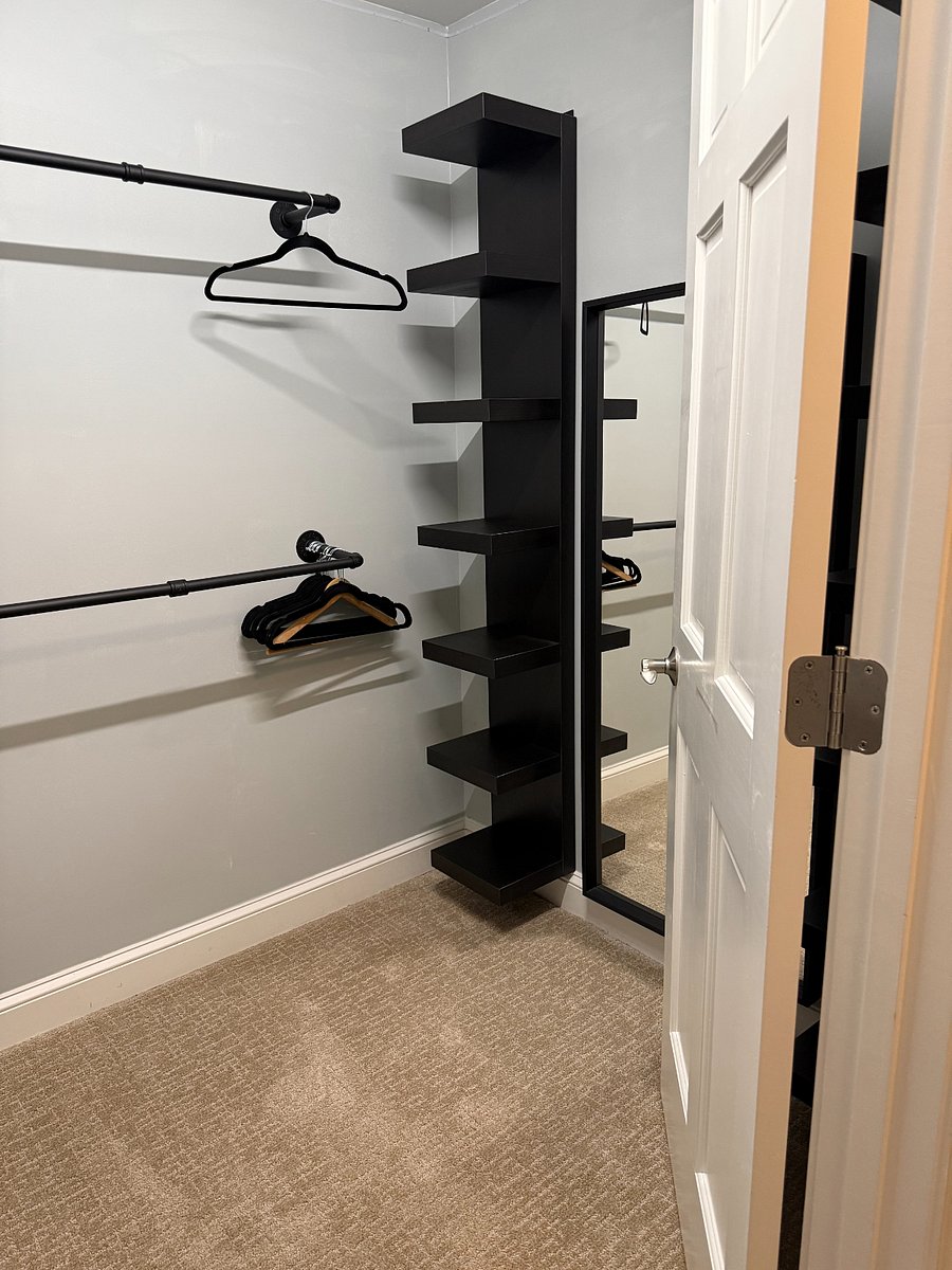 walk-in closet
