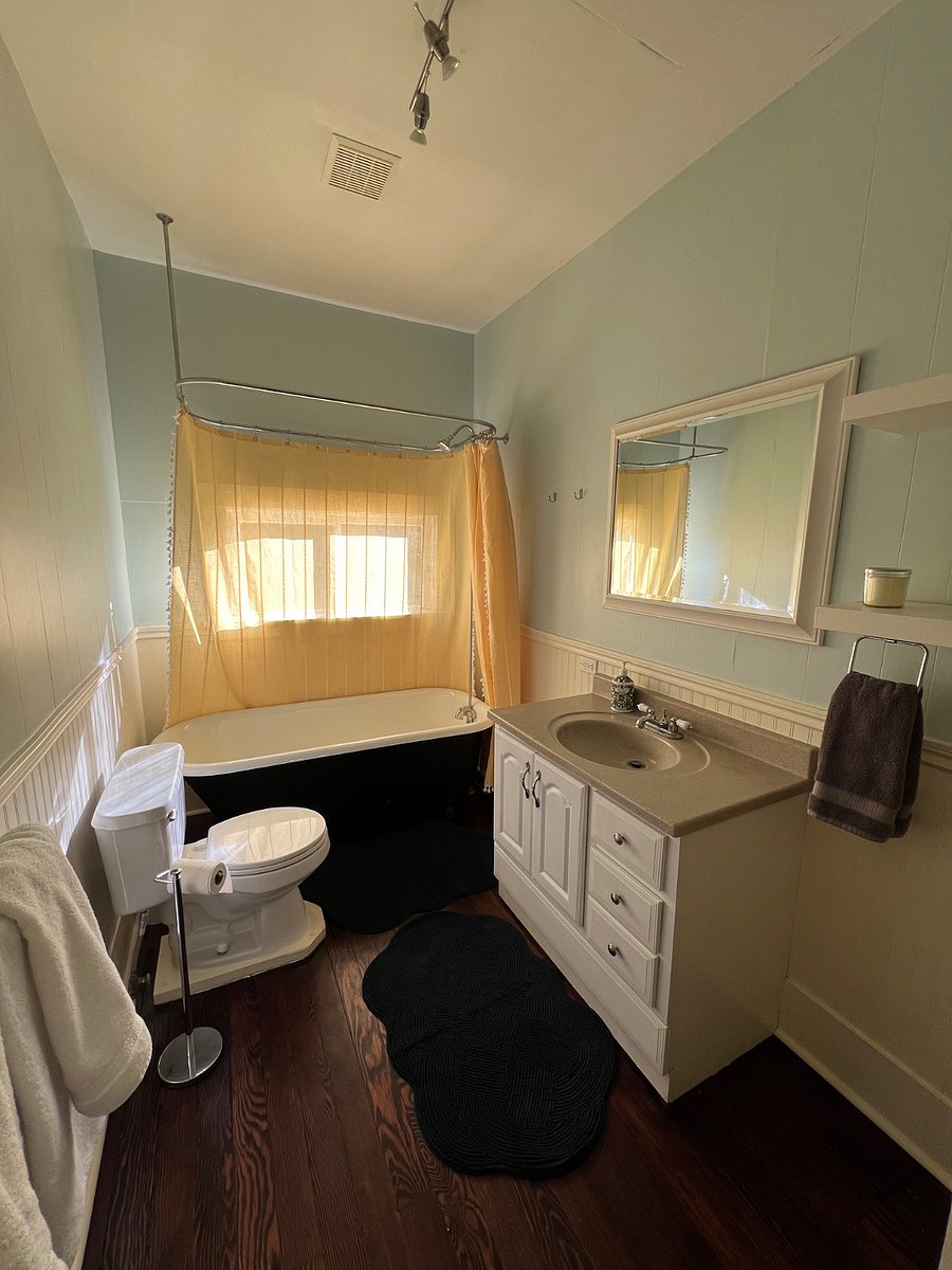Main floor bathroom