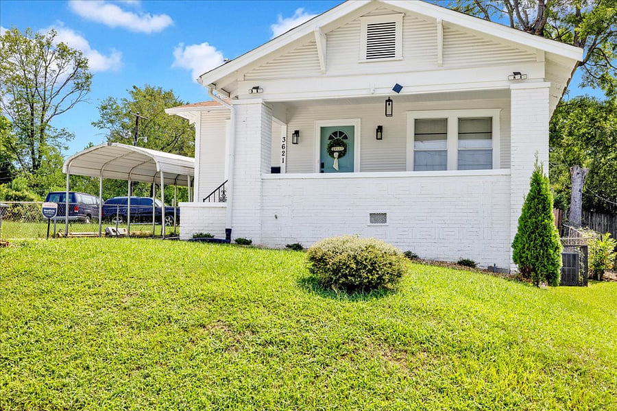 +Ranch house
+3 bed/3 baths
+Carport parking (3-4)
+Fenced yard