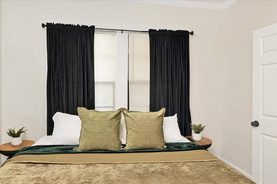 Bedroom 1
+King Bed
+Blackout blinds
+TV
+Closet