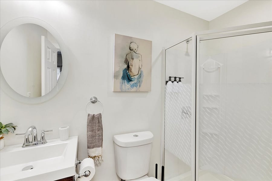 +Bathroom 1
+Standing shower