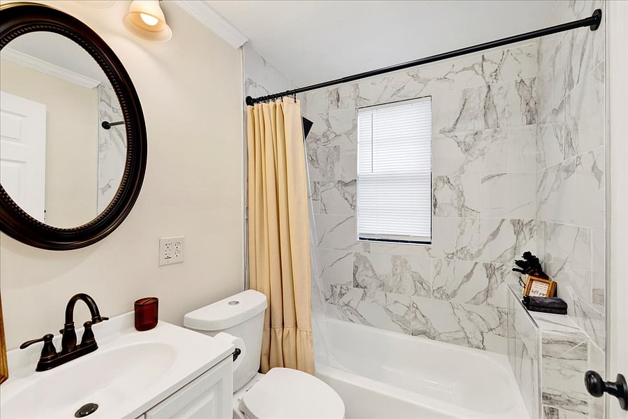 +Bathroom 2
+Standing shower