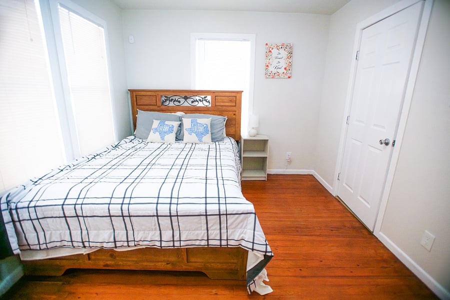 Bedroom with queen size bed