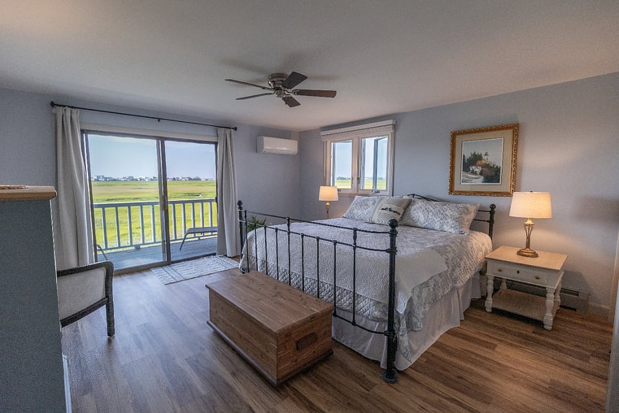 Bedroom 1 - King