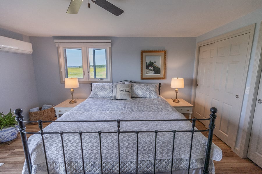 Bedroom 1 - King
