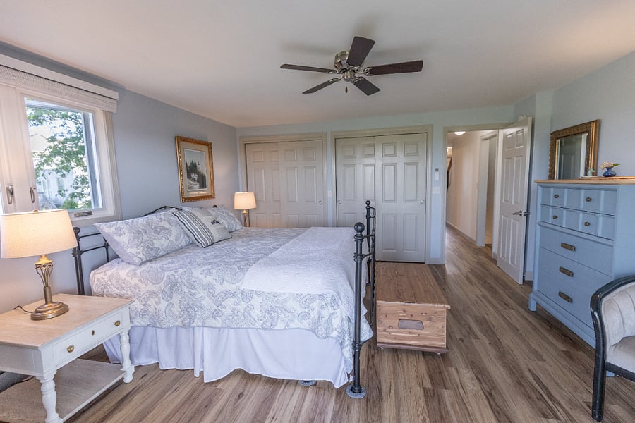 Bedroom 1 - King