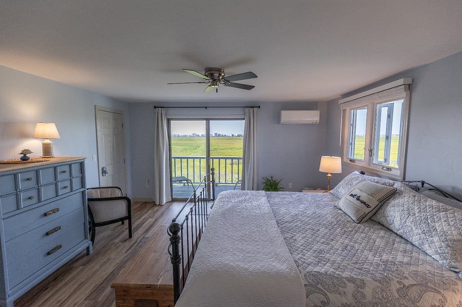 Bedroom 1 - King