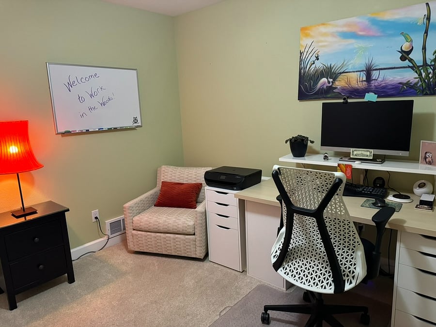 Office complete with a printer to use