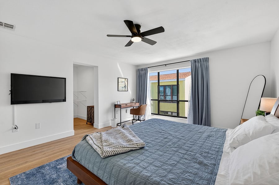 Bedroom 3 with king bed