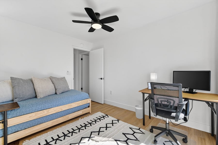 Bedroom 2/Office with a day bed with the option to split into two twin beds