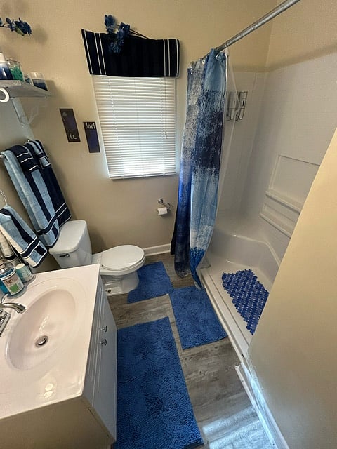 Welcome to a luxurious full bathroom that boasts a cozy shower, complete with a convenient sit-down seat. Indulge in a range of premium amenities, including fragrant shampoo and conditioner, soothing soap, nourishing lotion, and more, all designed to elevate your bathing experience.