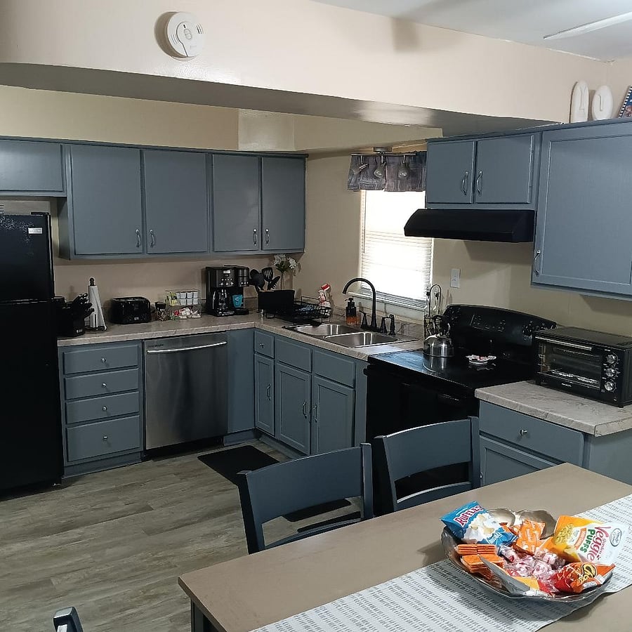  Discover the charm of this kitchen, complete with all the essential amenities you could desire. Come and experience it for yourself!