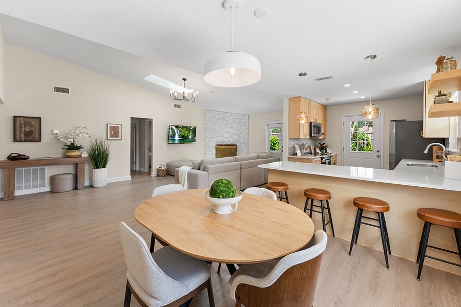Gather with ease around the warm, modern dining table or enjoy casual meals at the kitchen island. Designed for connection and comfort, this open space blends function and calmperfect for sharing moments, meals, or quiet reflection.