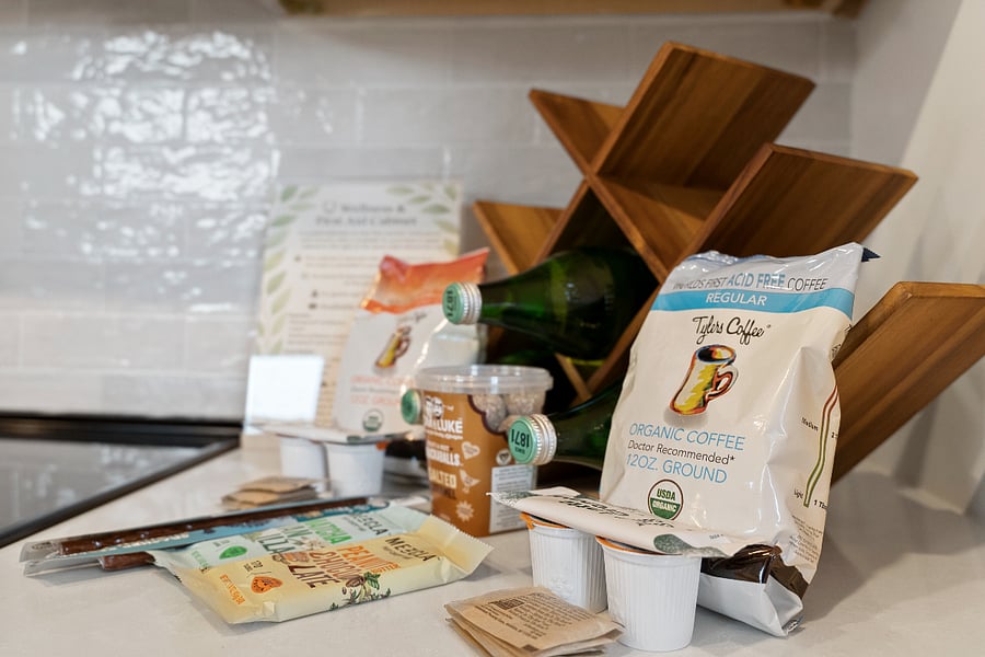 A handpicked selection of wellness-focused refreshmentssparkling water, organic acid-free coffee, natural sweeteners, and clean snacks. Carefully chosen from years of personal use, these are the same trusted items we rely on ourselves.