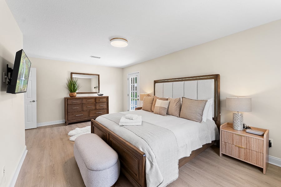 Another view of the master suite, designed specifically with patients in mind. From the supportive bed to wellness-focused amenitieslike the visible ozone iPhone sterilizerevery detail promotes comfort, cleanliness, and peace of mind.