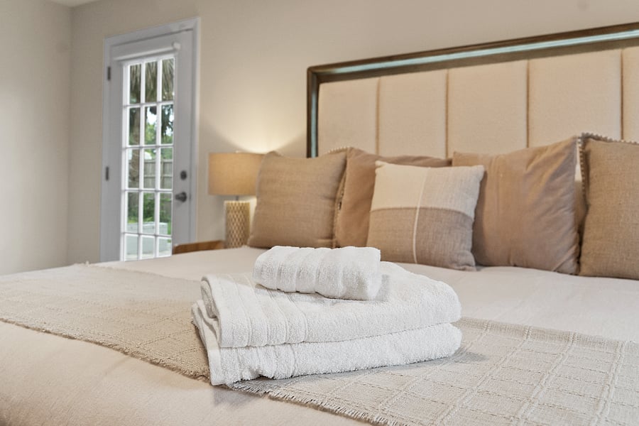 Every detail of the master bed was intentionally chosencooling, breathable, and non-toxic bedding designed to support rest and healing. A space where comfort meets care, offering guests the peace of mind they deserve during recovery.