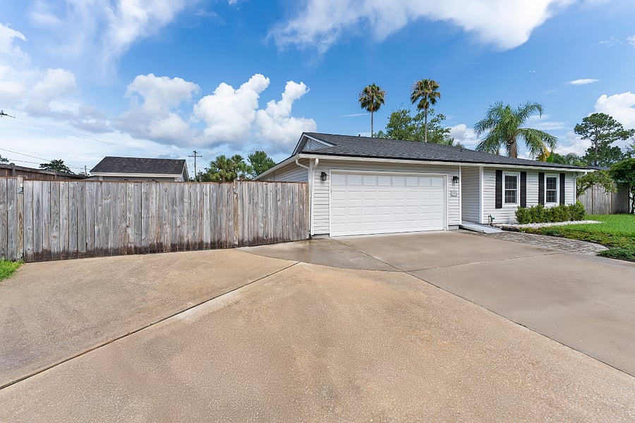Spacious driveway with ample room for multiple vehicles, accessible transport, or even a boat. Flat, wide, and easy to navigateideal for families, patients, or caregivers needing extra space and smooth arrivals.