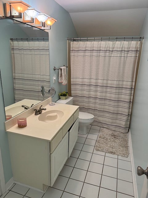 Upstairs Full Bath/Shower