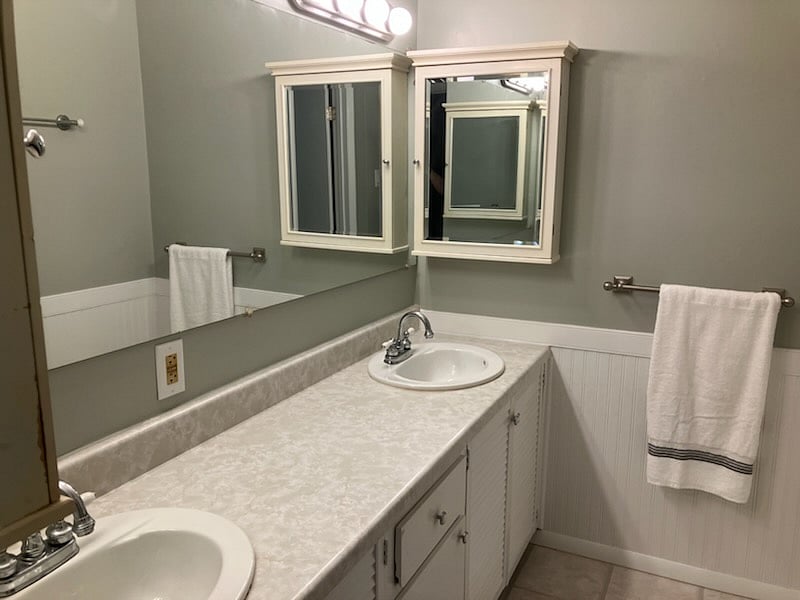 Dual vanities