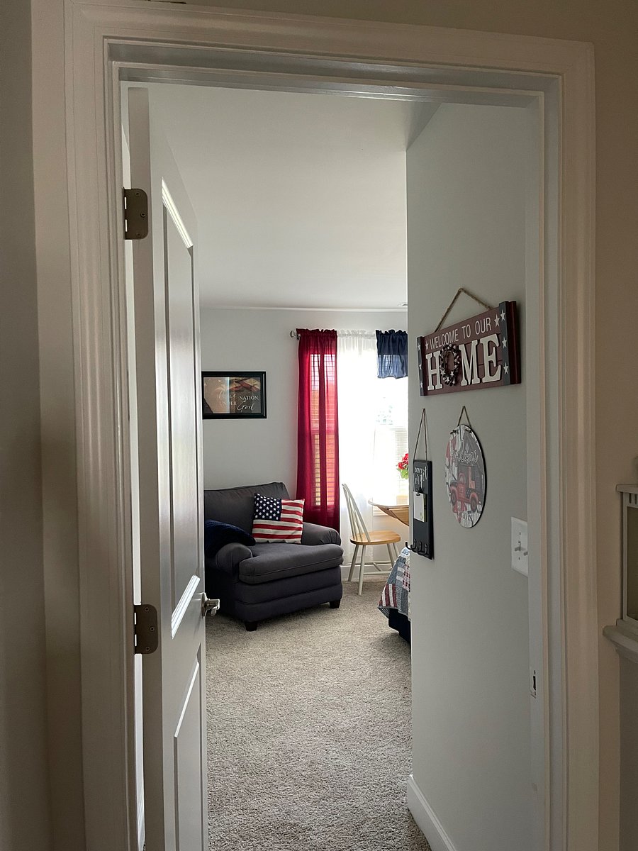 Entry to the Patriotic Room.