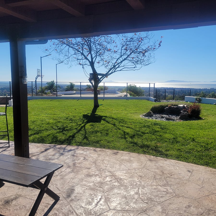 Unobstructed views of the ocean. 