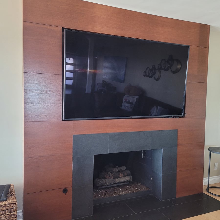 Gas-powered fireplace.