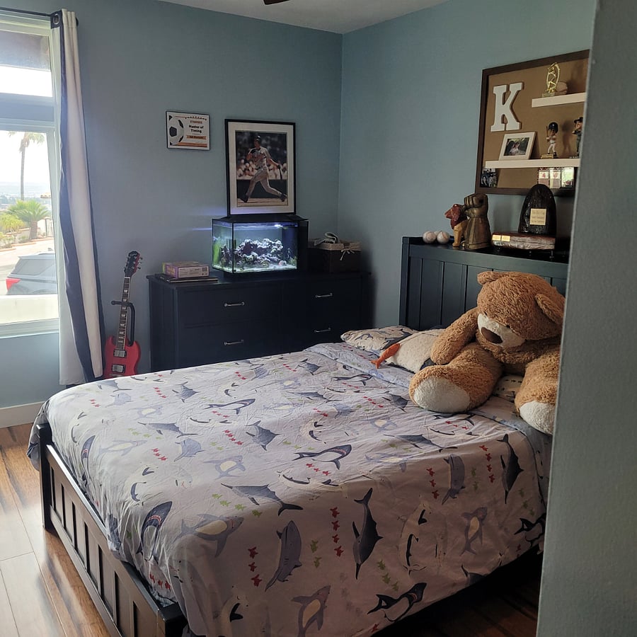 Full size bed in third bedroom for a kid or adult. Decor can easily be changed for a more adult look. 