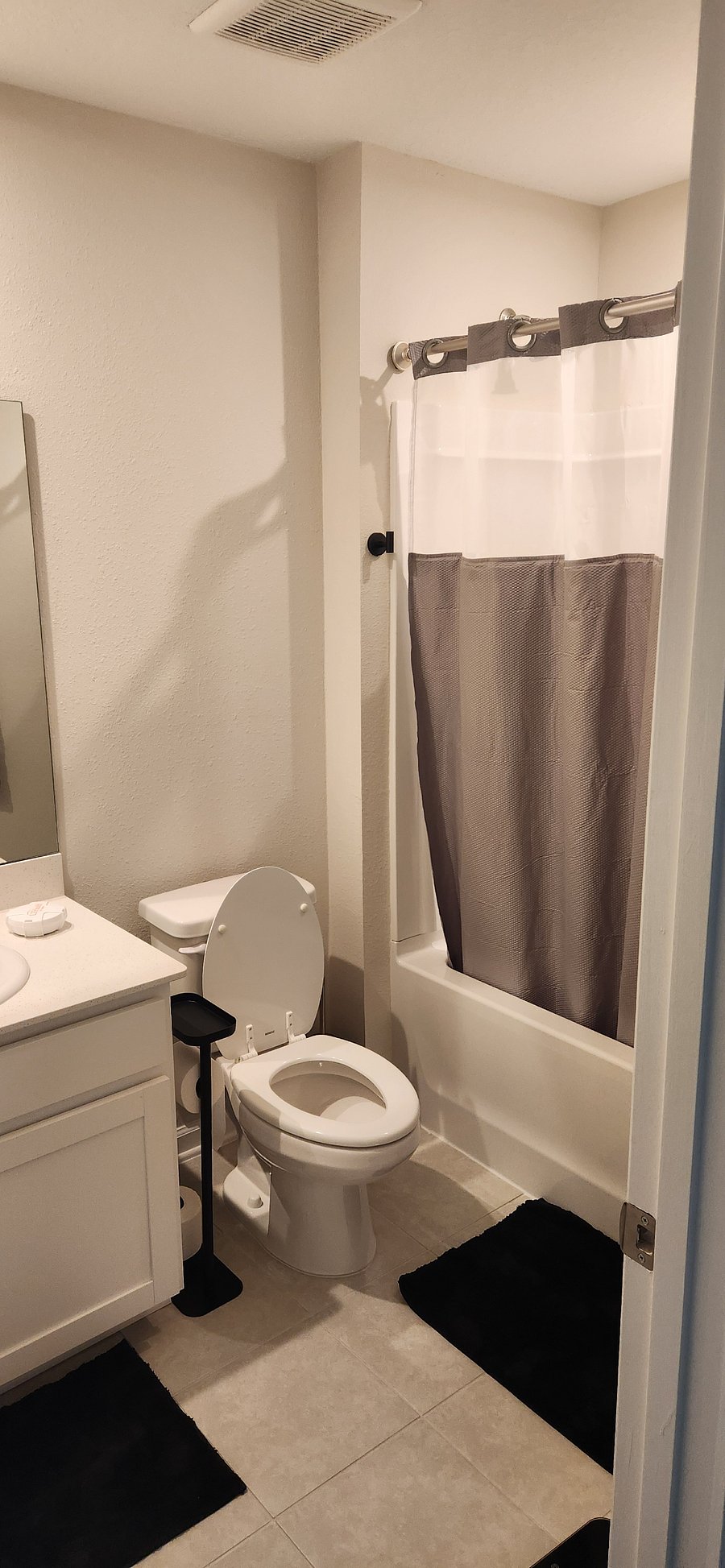 Hallway full bath sole use of renter.