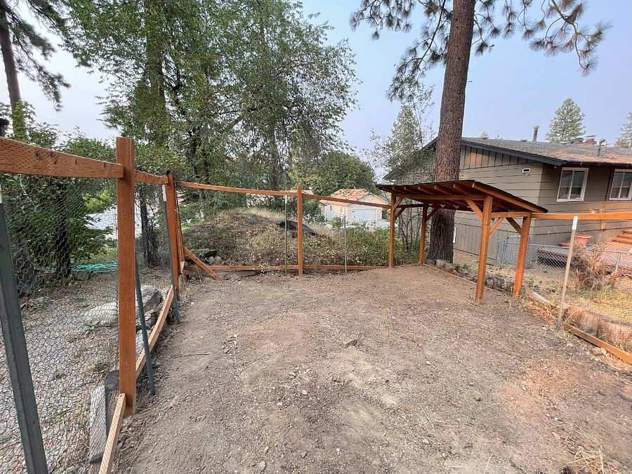 Enclosed fenced area can be used for guest in the dog friendly room (likely will get dog house)