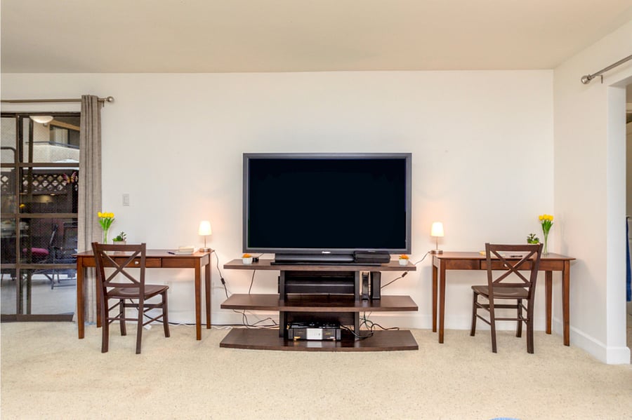 60" HD Smart Apple TV & Entertainment Center, Desk space with WiFi