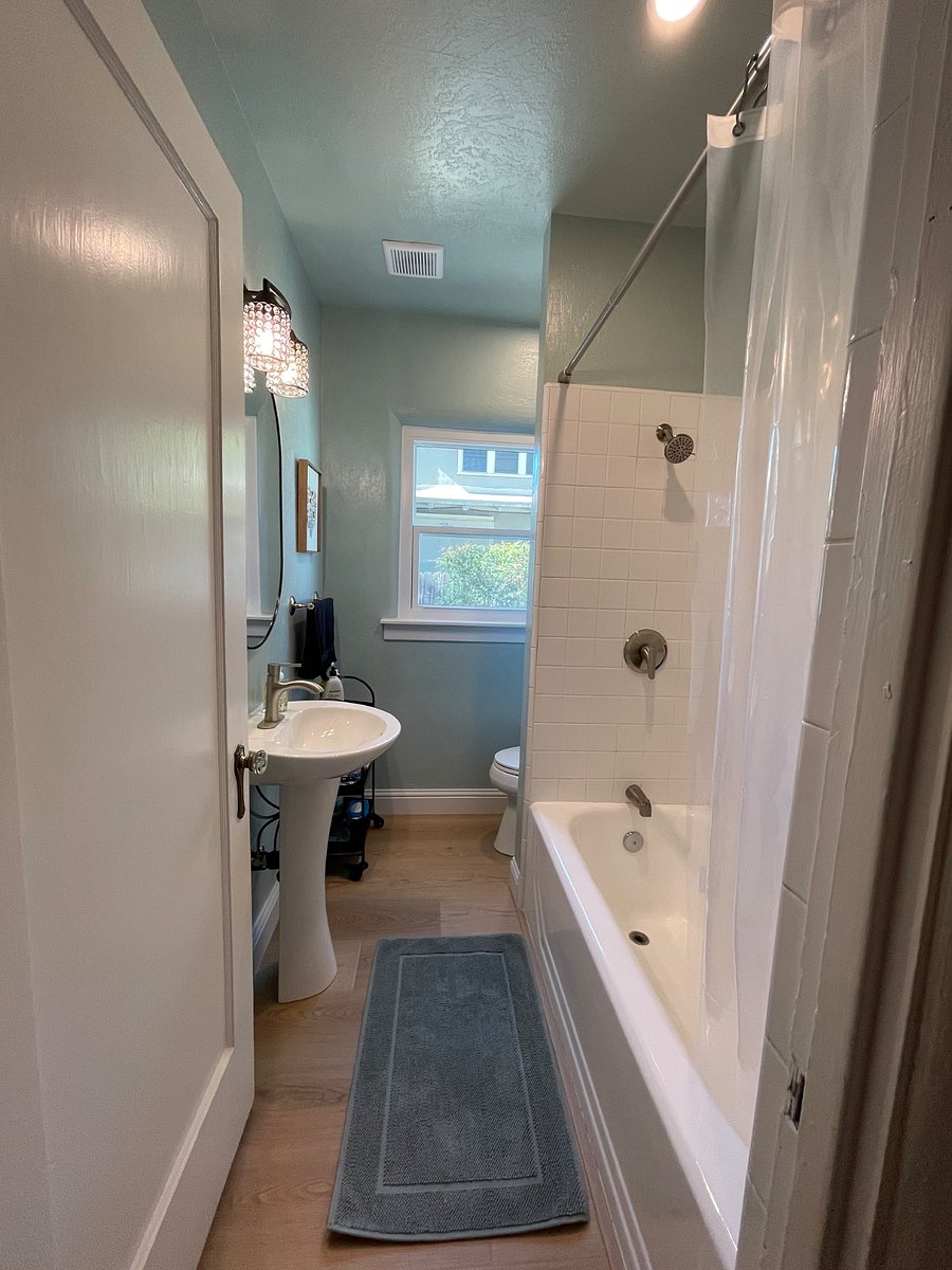 Downstairs bathroom with shower bathtub combo
