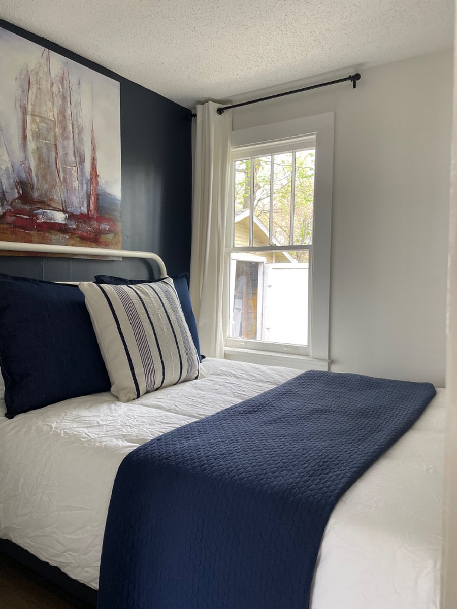 bedroom with full sized bed