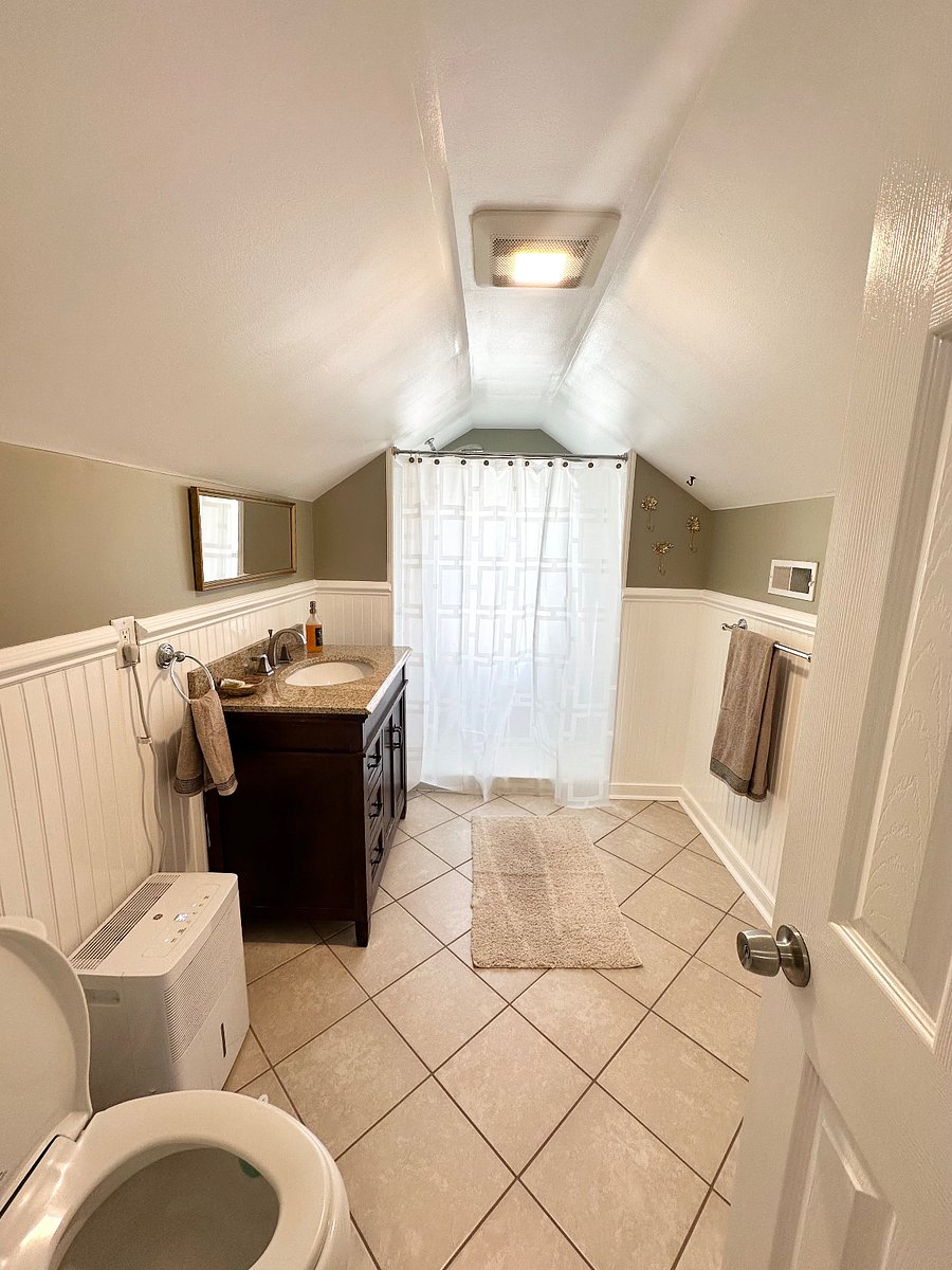 Upstairs bathroom