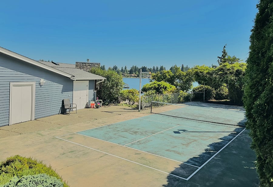 On-site pickleball court.