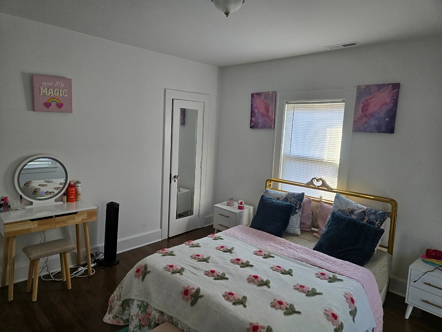 Kid's Bedroom with walk-in closet