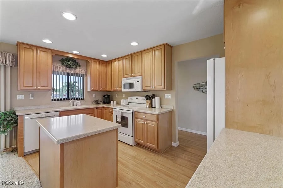 Furnished Finder property 895319_1 photo 15