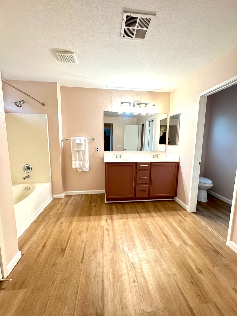 Savannah Unit 2 Private Bathroom