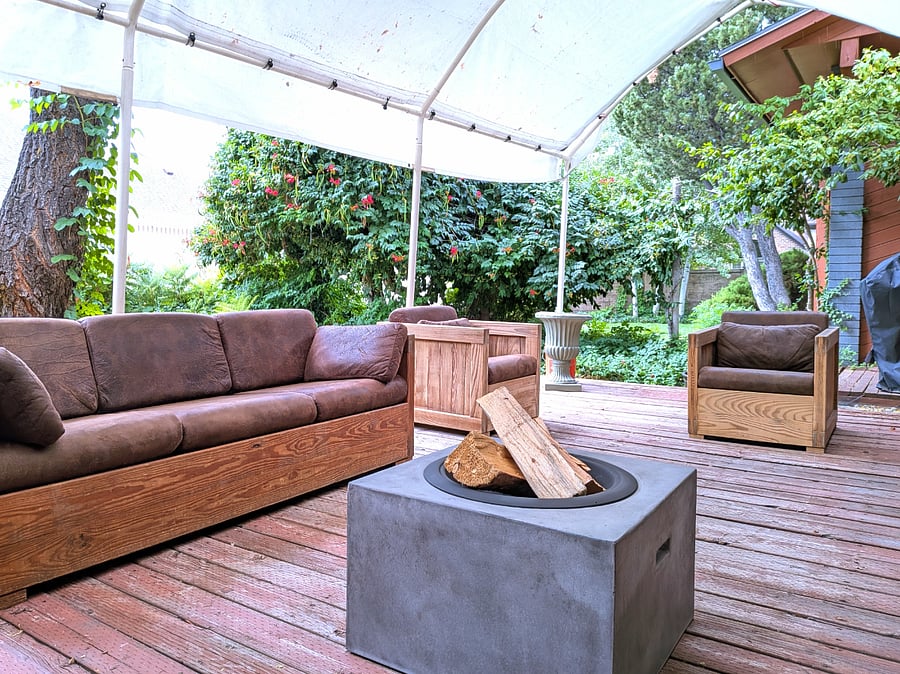 Patio with BBQ grill (shared)