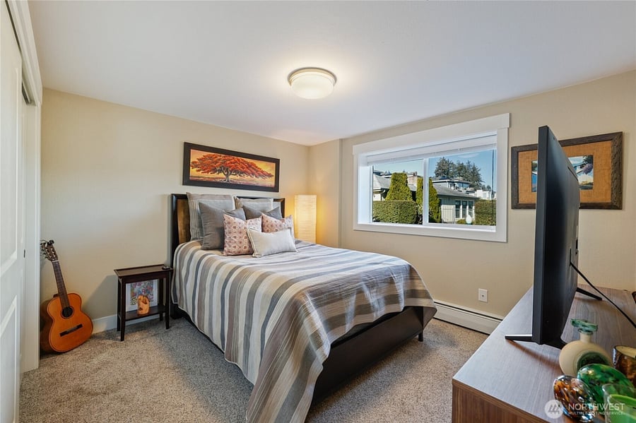 Second bedroom (will have queen bedroom set)